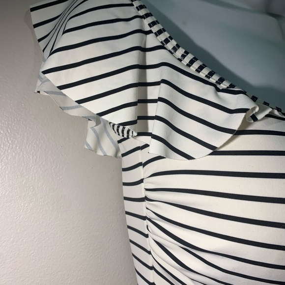 Vince Camuto Striped Ruffled Off The Shoulder One Piece Swimsuit Size 6 - Picture 4 of 14
